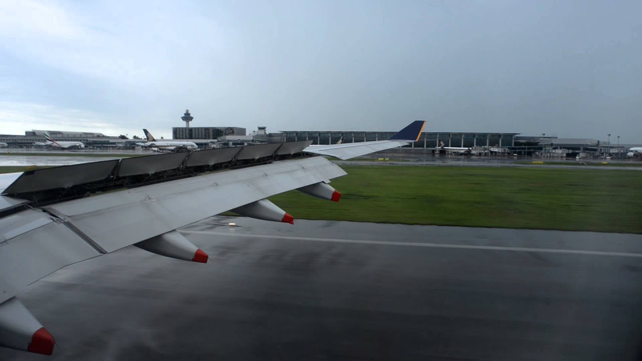 Airbus A330 Singapore Airlines Landing at Singapore