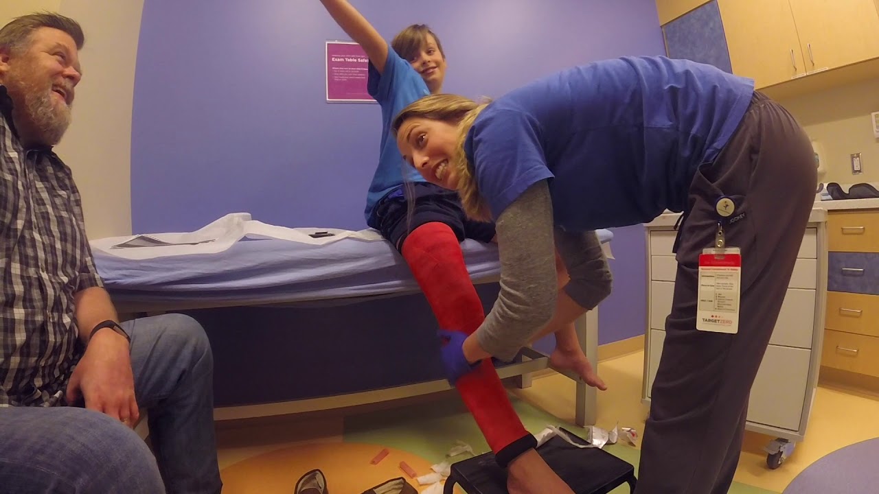 I broke my knee playing football (Broken Knee = Full Leg Cast)