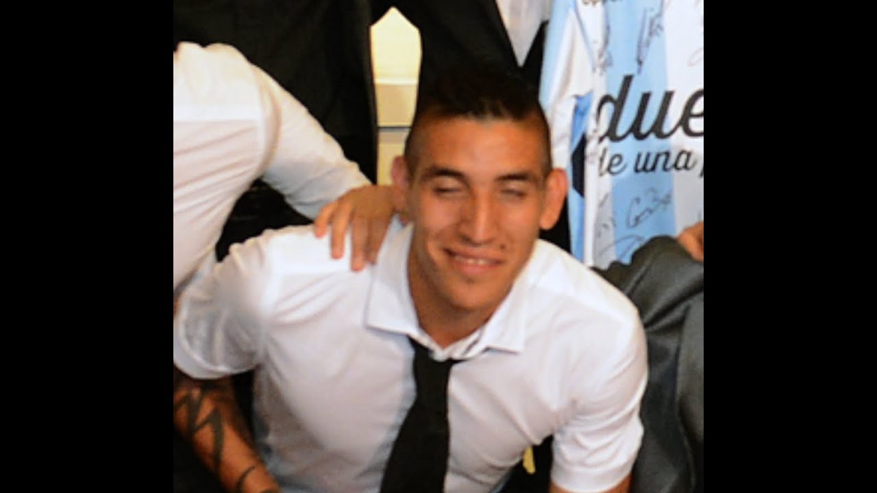 Ricardo centuri&oacute;n , regate y goles ( mi nena Facebook, r&oacute;mpelo ah&iacute;, paso solita  y soy una g&aacute;rgola)