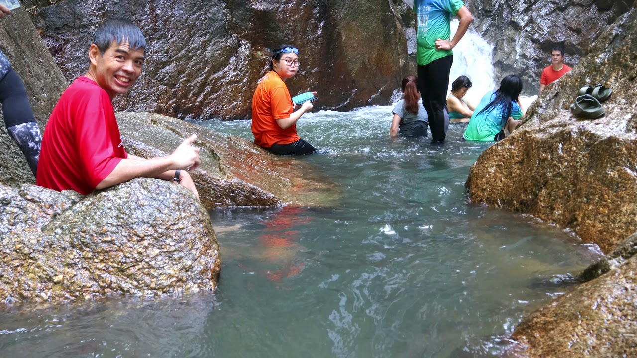 Batu Bertenggek waterfall 4k (02)