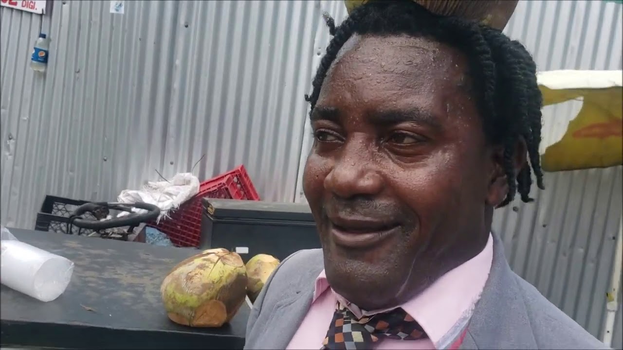 😲 THIS MAN cuts a coconut blindfolded - on top of his head!