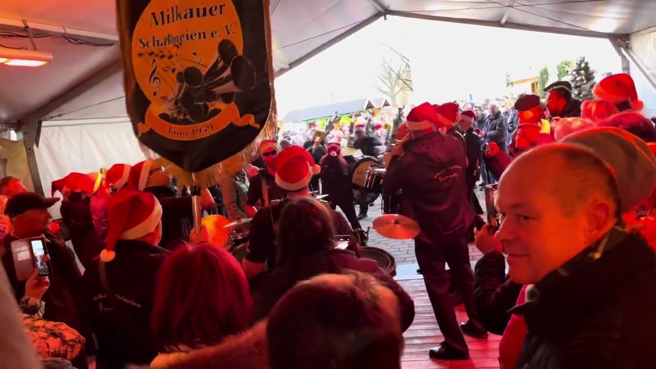 Milkauer Schalmeien. Zugabe: The Lion sleeps tonight. Döbeln 17.12.23 (Frühschoppen in der Eisarena)