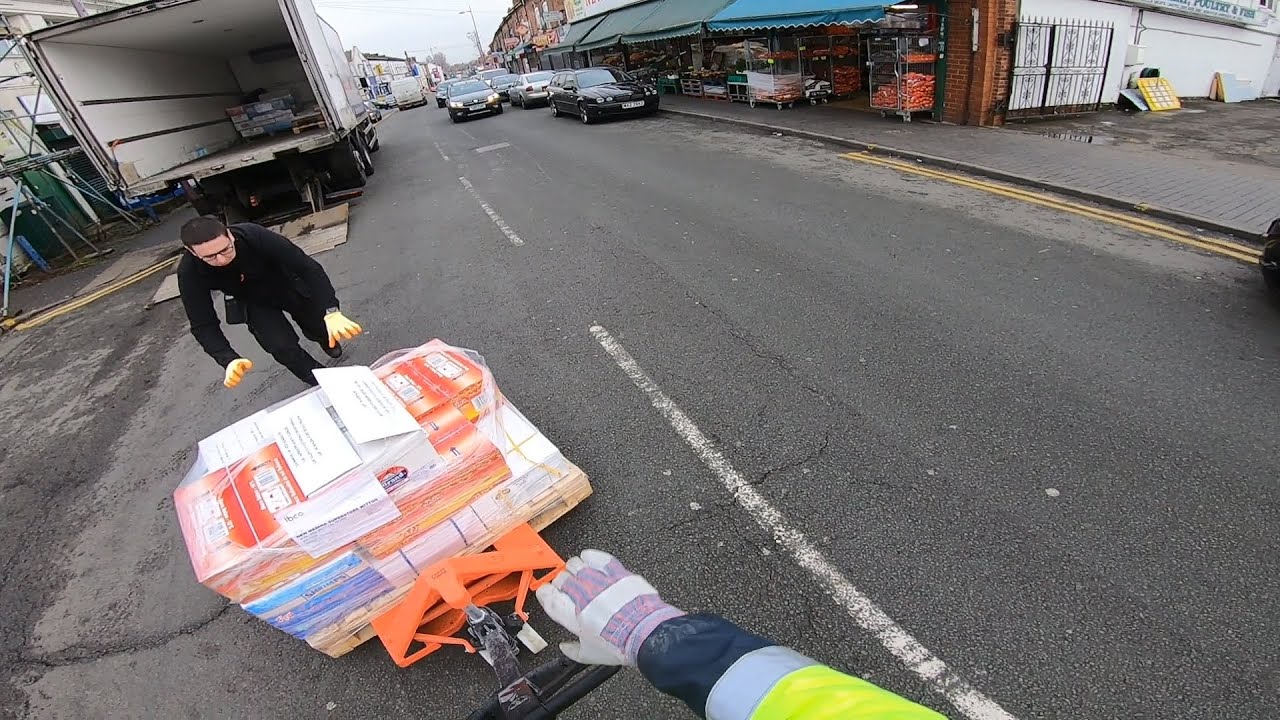 UK HGV CLASS 2 POV DRIVING VLOG MERCEDES AXOR 2533 REFRIGERATED LORRY - FISH DELIVERY TO SHOPS [3]