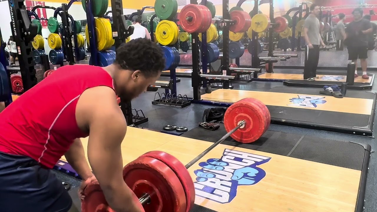 Working through a deadlift #gymworkout 