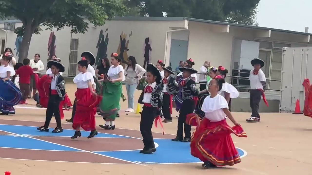 Folklorico Dance ( Jarabe Tapatio )