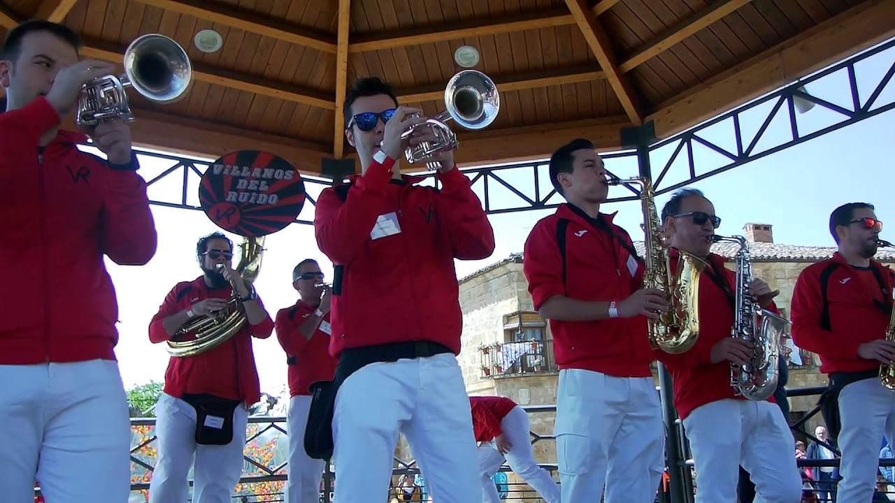 Los Villanos del Ruido, representando a Castilla y León en el VI Festival Nacional de Charangas
