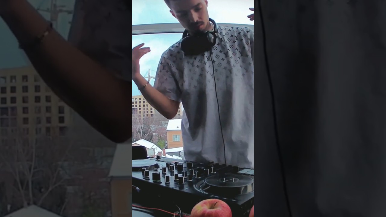 AwAy DJ MiXing in LiVE ⏯️