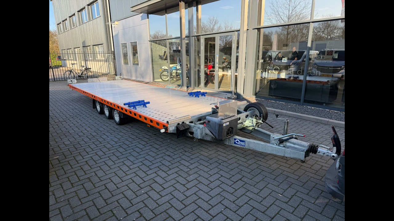 Blyss auto ambulance 896cm lang 3500kg, hydraulisch/elektrisch lier en kantel systeem, lichtmetaal