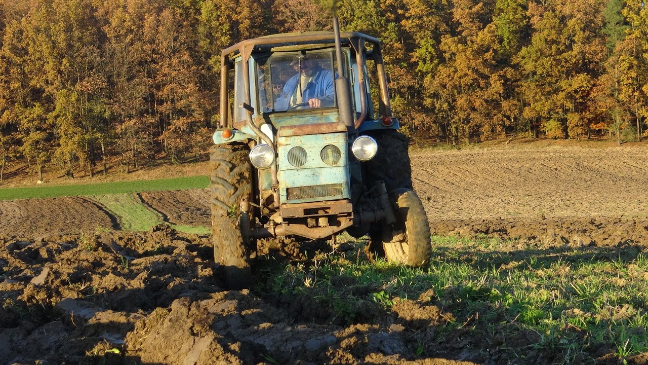 ZETOR 3511 - ORBA PŘI ZÁPADU SLUNCE -  ZETOR 5718 - HNOJENÍ LOUKY / TRACTOR 50 YEARS OLD -  PLOWING.