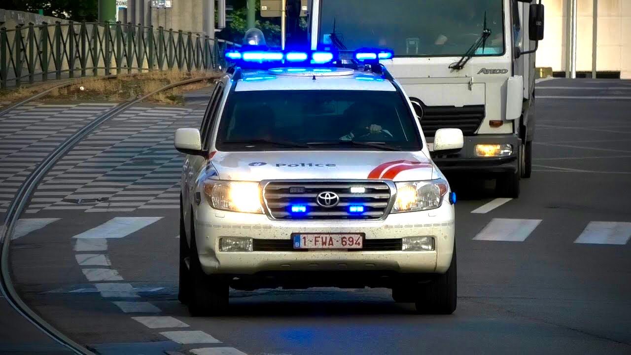 13X Geldtransport in Brussel met Spoed onderweg met Politie begeleiding