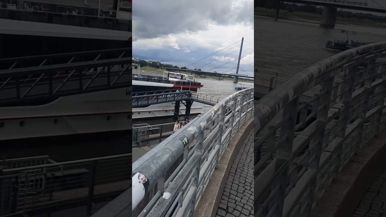 am Ufer eines gro&szlig;en Flusses.