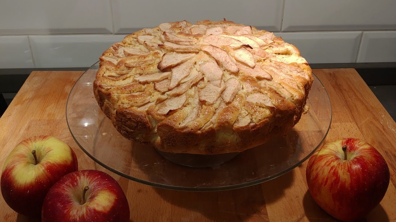 Torta soffice di mele con panna