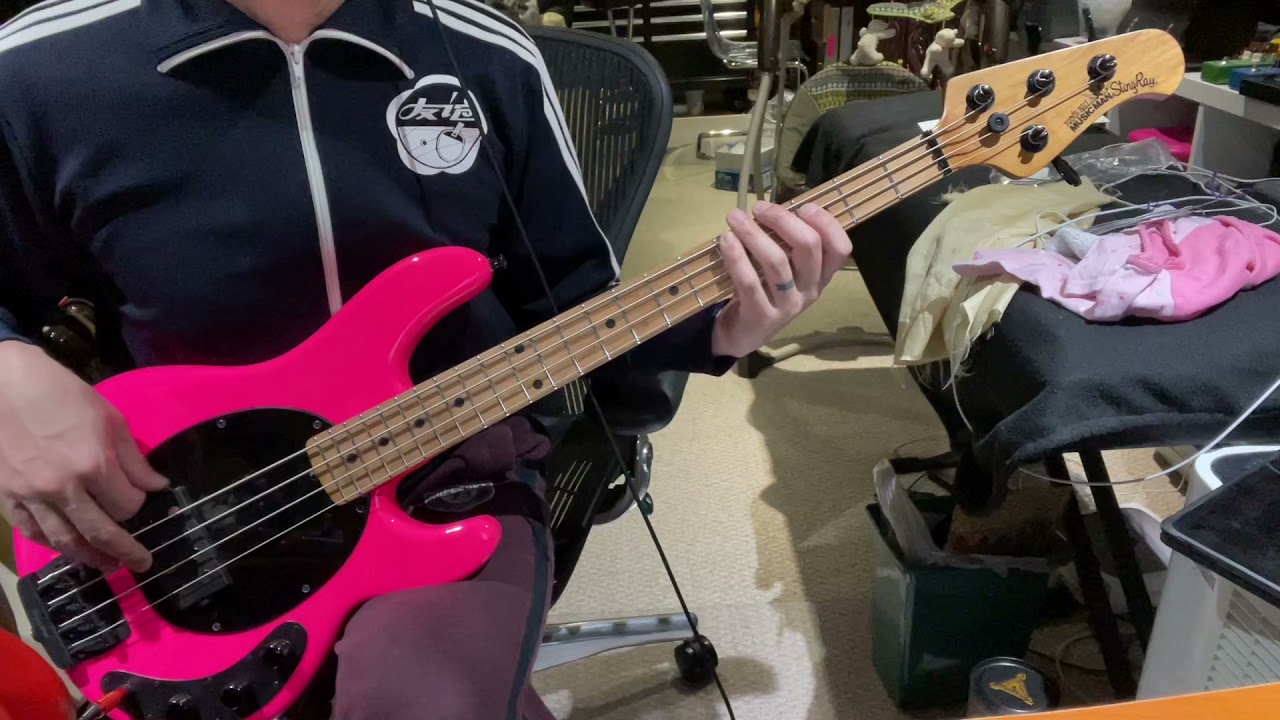 Ernie Ball Music Man Stingray Short Scale Bass w/ EBMM nickel round wound