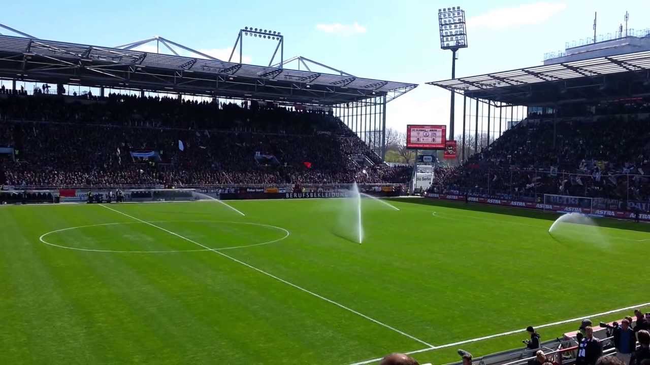 Toro Regner 2001 auf dem Rasenplatz