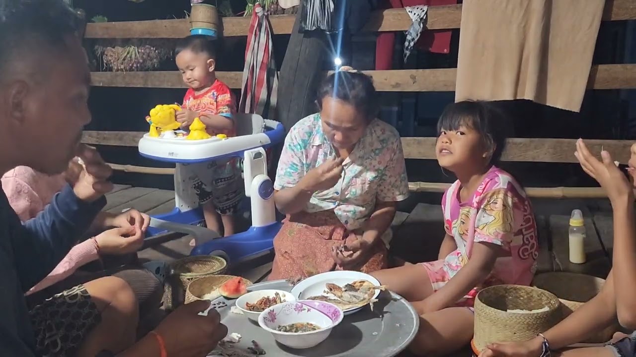 ปิ้งปลาทูหมกเขียดน้อย​ฝากรับชมให้กำลังใจด้วยเด้อพี่น้อง