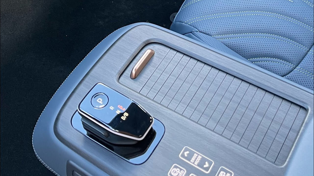 Trying out the Park Assist Self-Parking Feature on the New 2023 Nissan Ariya