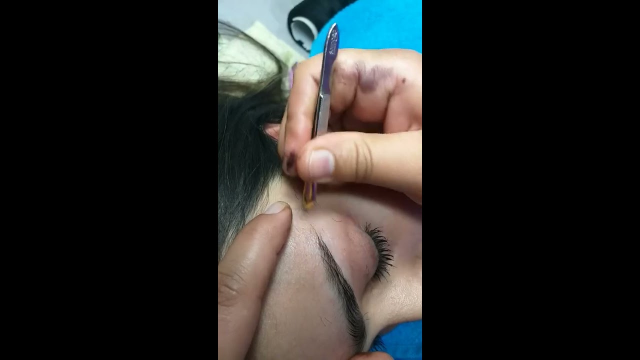 طريقة ازالة الشعر من الحواجب