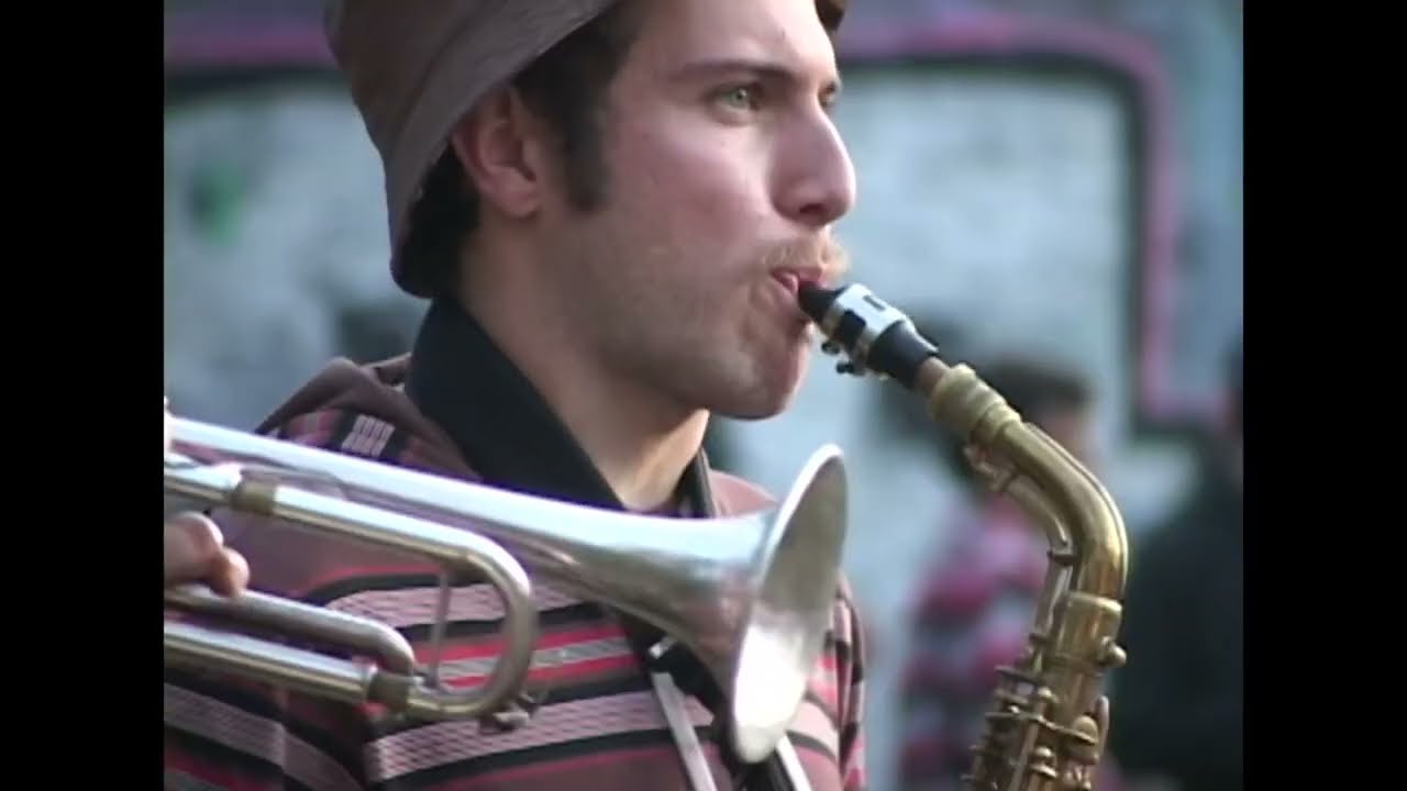 Vinocio - Awah (en la plaza)