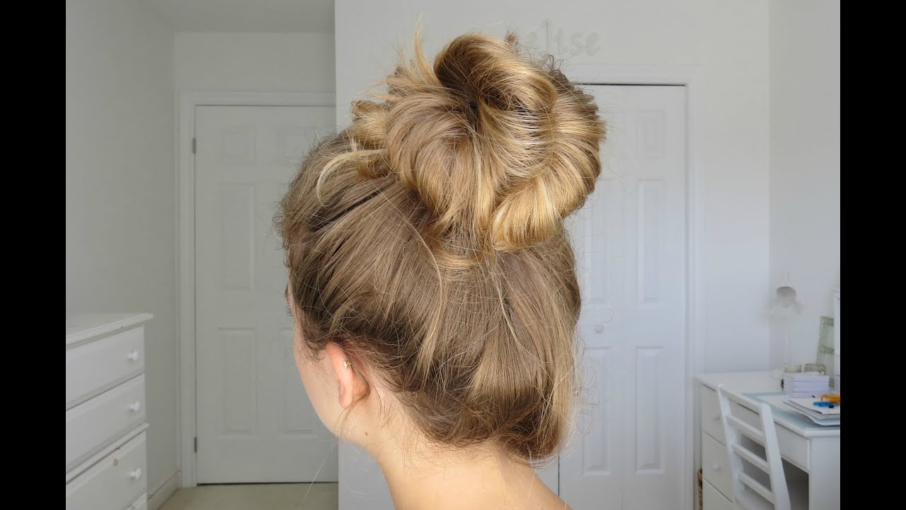 Simple Messy Bun Tutorial | QUICK & EASY