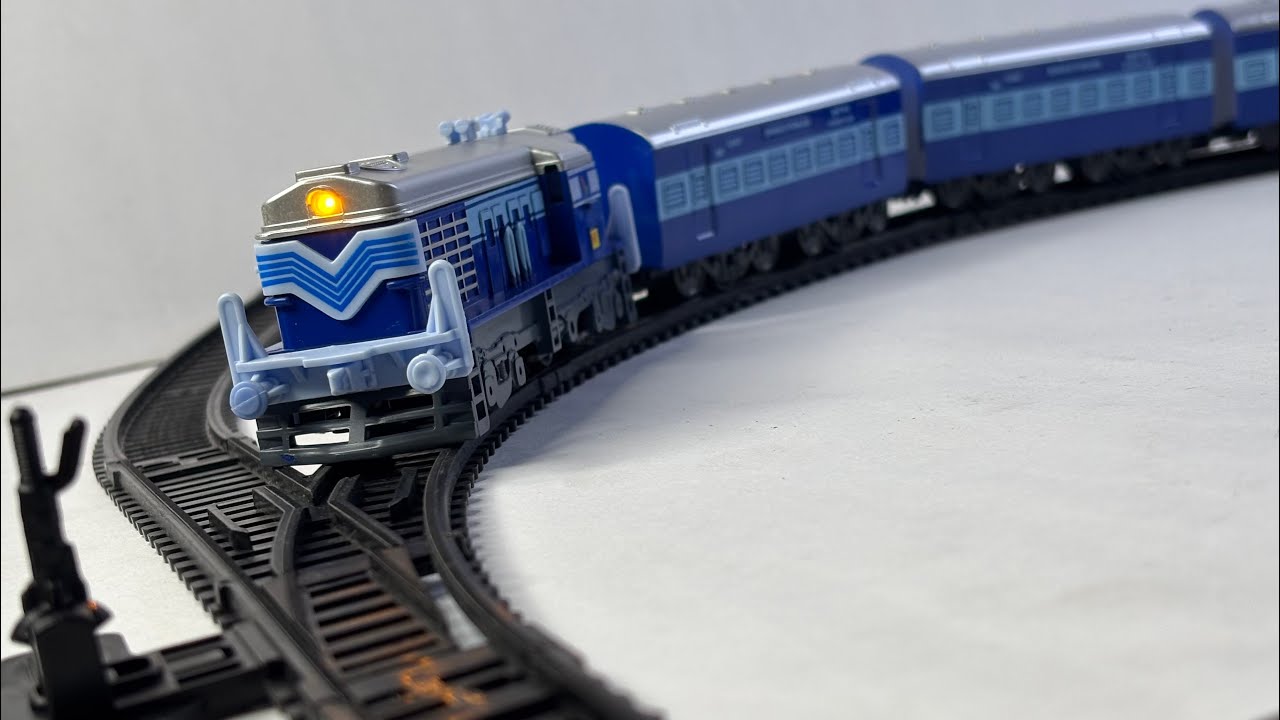 Centy Toys Indian Passenger Train Set Unboxing | Assembling & Running