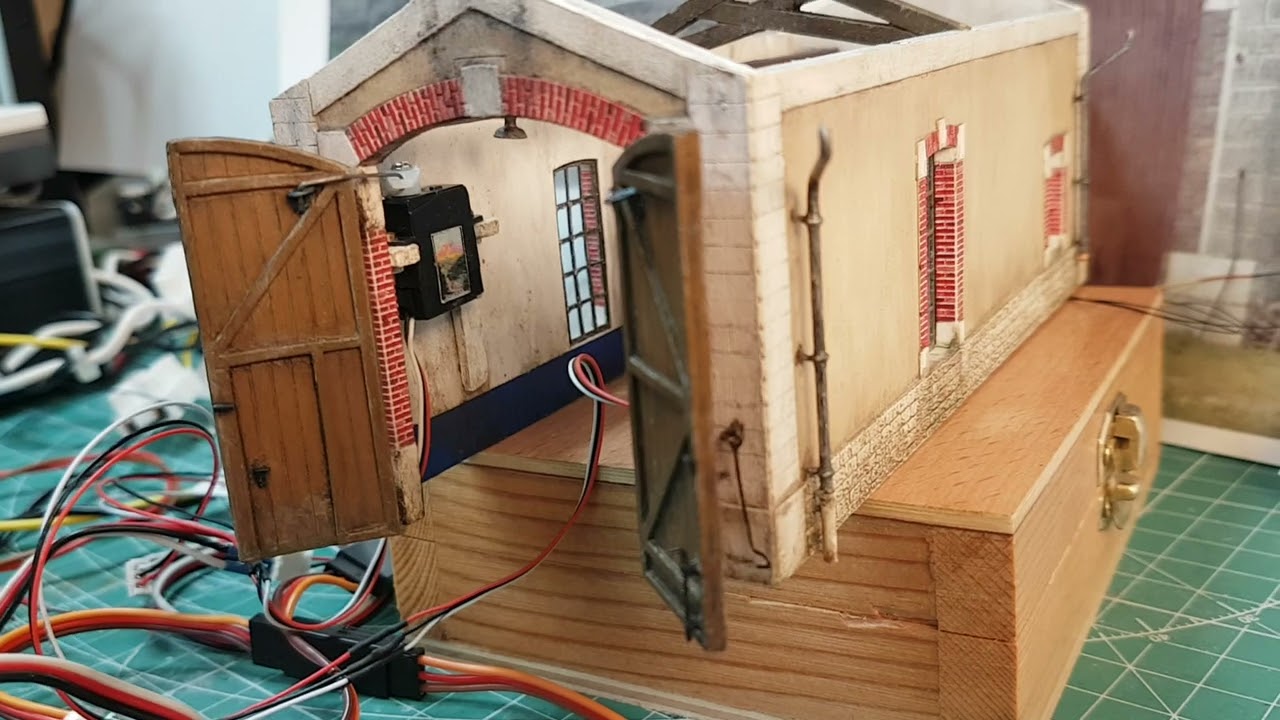 Épisode 9: motorisation des portails de la remise loco