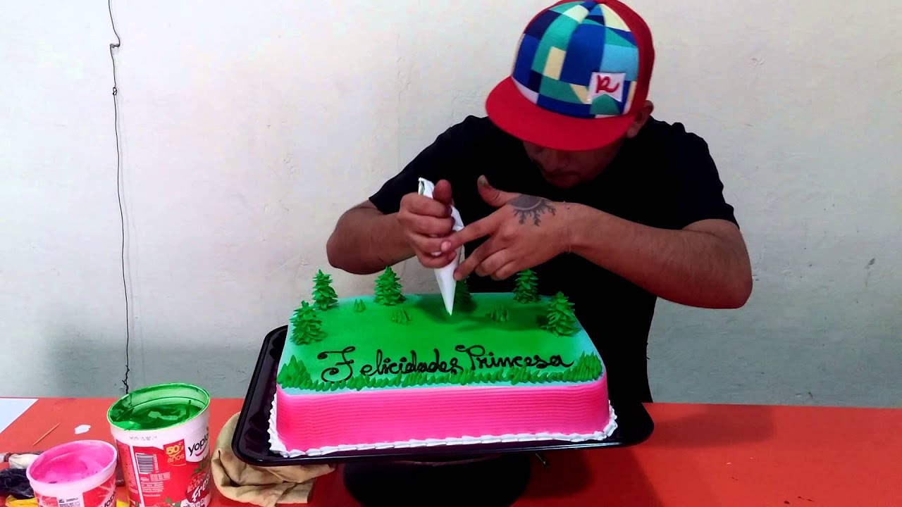 Pastel decorado tipo bosque (arbolitos de crema)