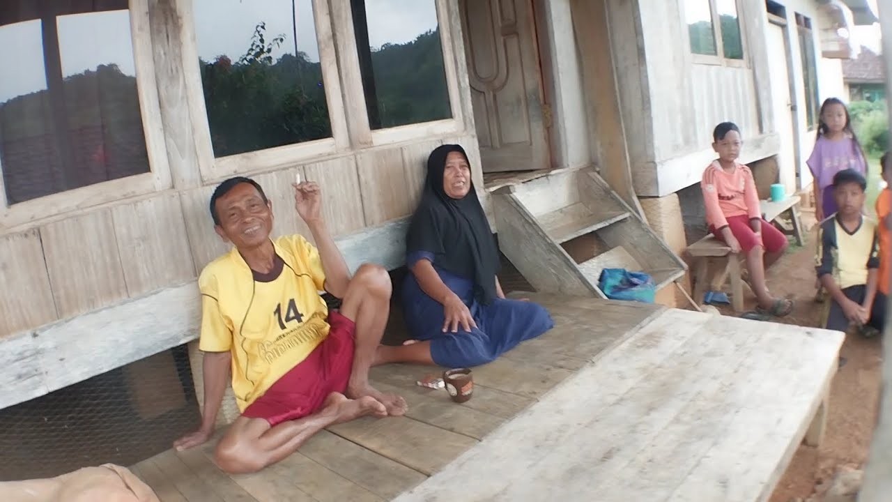 Sejuk dan segar suasana musim hujan dikampung,dengan keramahan warganya membuat hangat suasananya