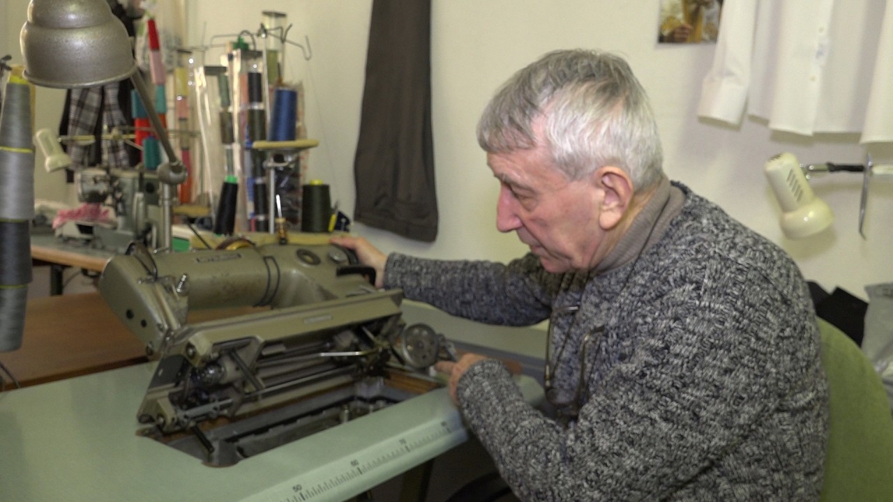 Sedam mašina i 60 godina iskustva – krojač Žika Cvetković