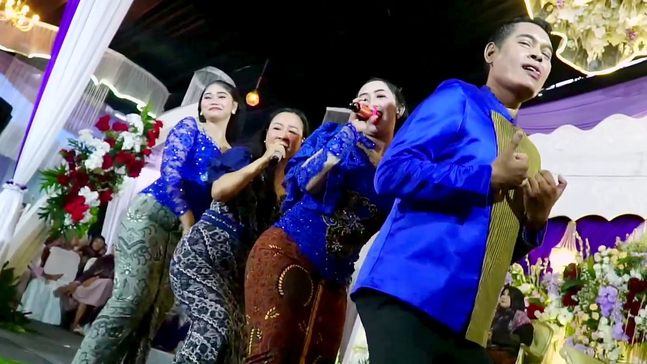 CAMPURSARI DEWI WEDDING