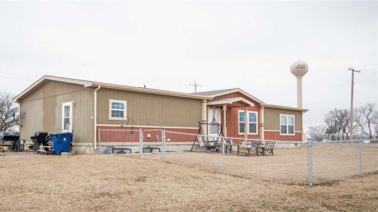805 1st St, Geuda Springs, KS Presented by The Roy Group - Team Real Estate.