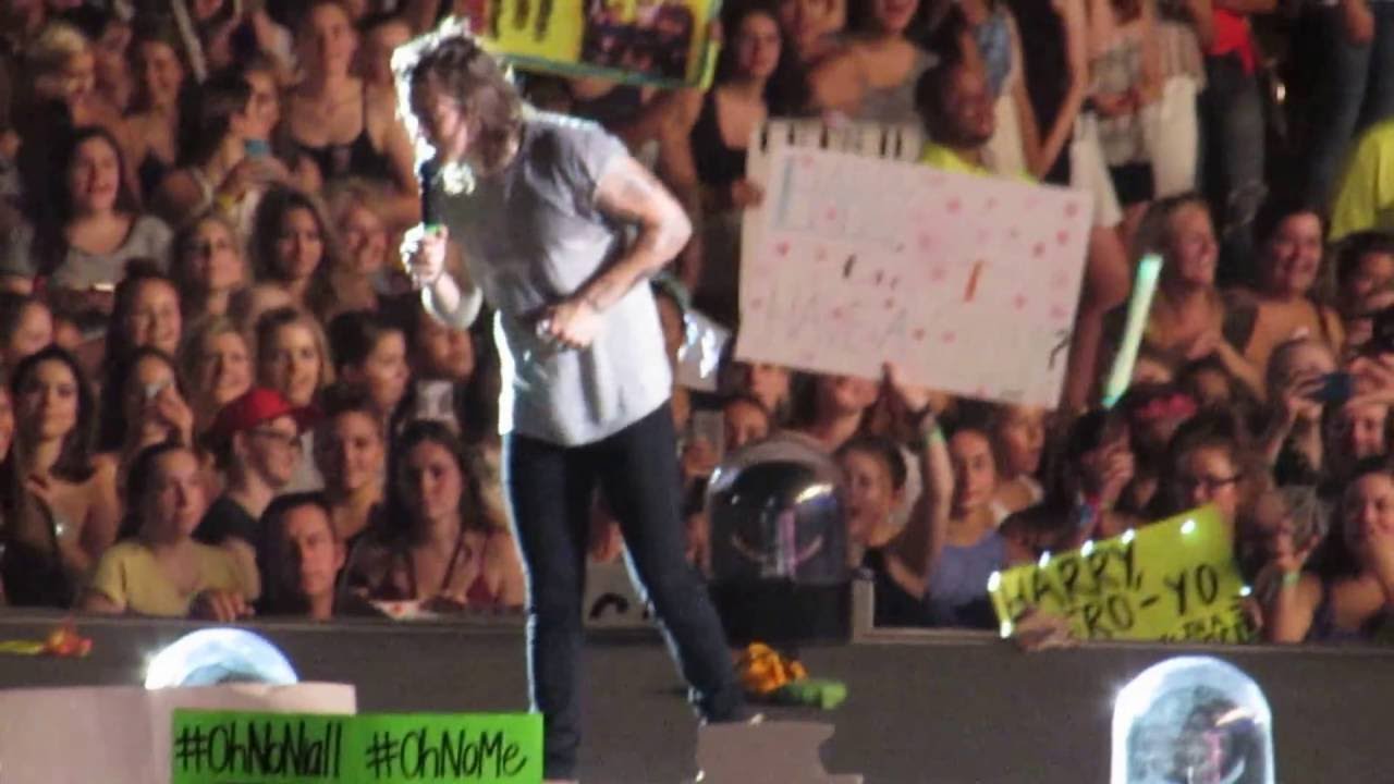 Harry Talking to Couples + Narry Hug - OTRA Kansas City - 28 July 2015