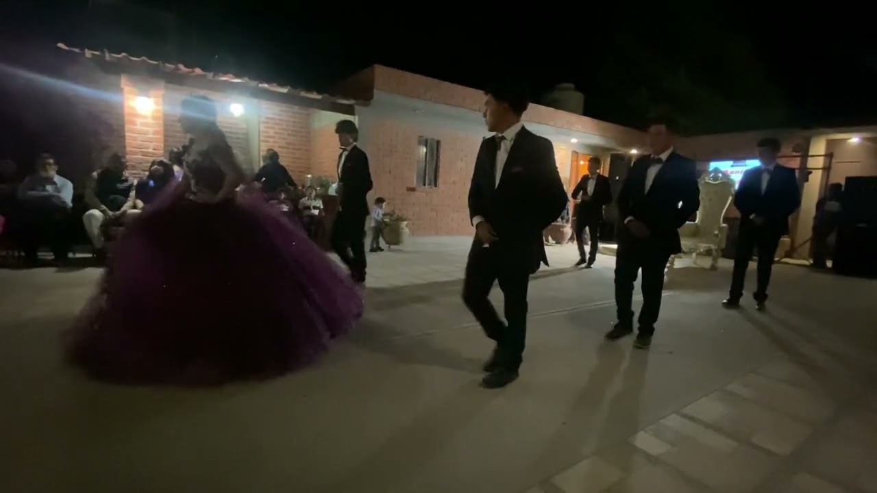 Love me like you do-Ellie goulding/vals xv Jazmín 💜