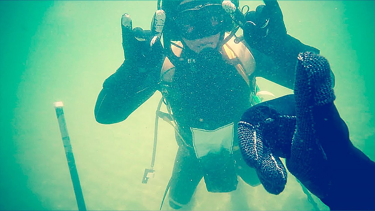 🌊💍🐟BREATH INTO A TUBE-DIGGIN DEPTH. I BREATHE UNDER WATER. Underwater Metal Detecting.
