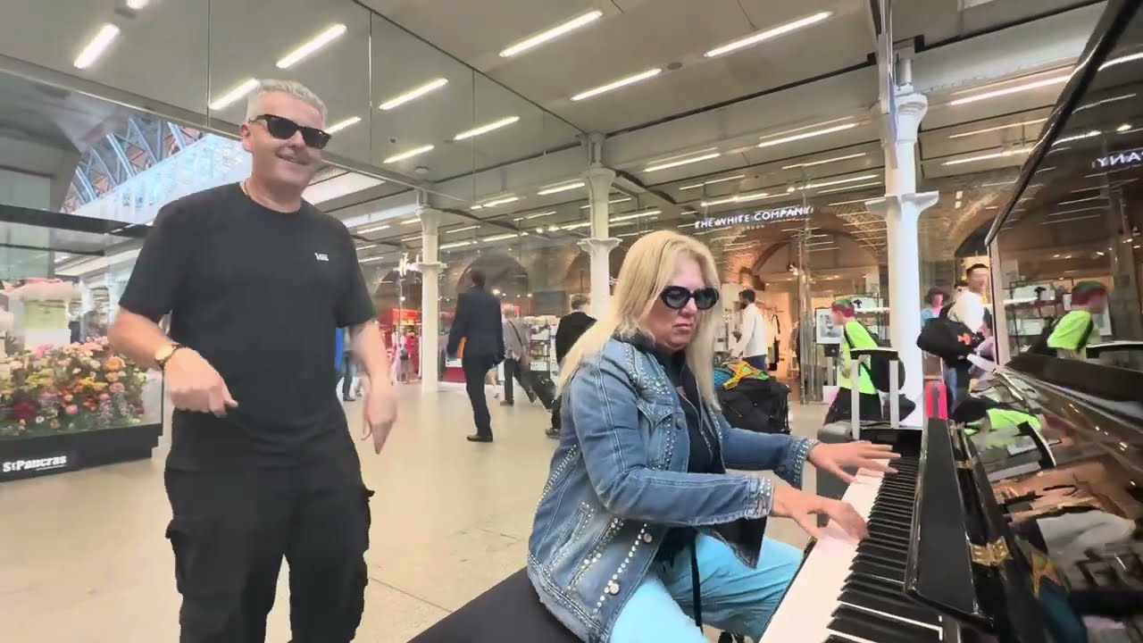 Old School Blues Sister Turns Up At The Piano