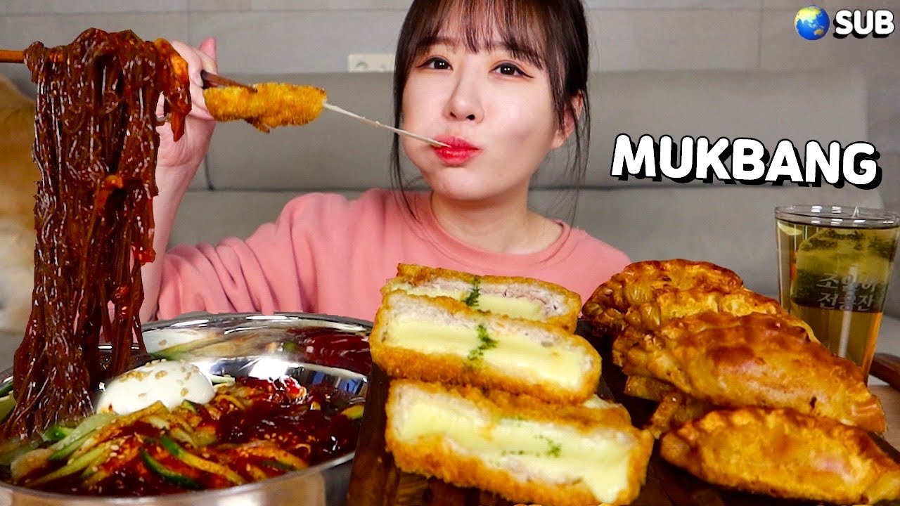 화끈하게 매운 불냉면과 치즈 가득 치즈돈까스,명란군만두까지 먹방!! Spicy naengmyeon, Cheese pork cutlet, fried dumplings MUKBANG