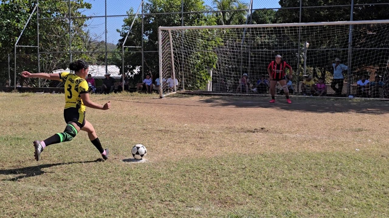 Se vienen los penales ,y Lorena faya su penal de esta manera.😱😱