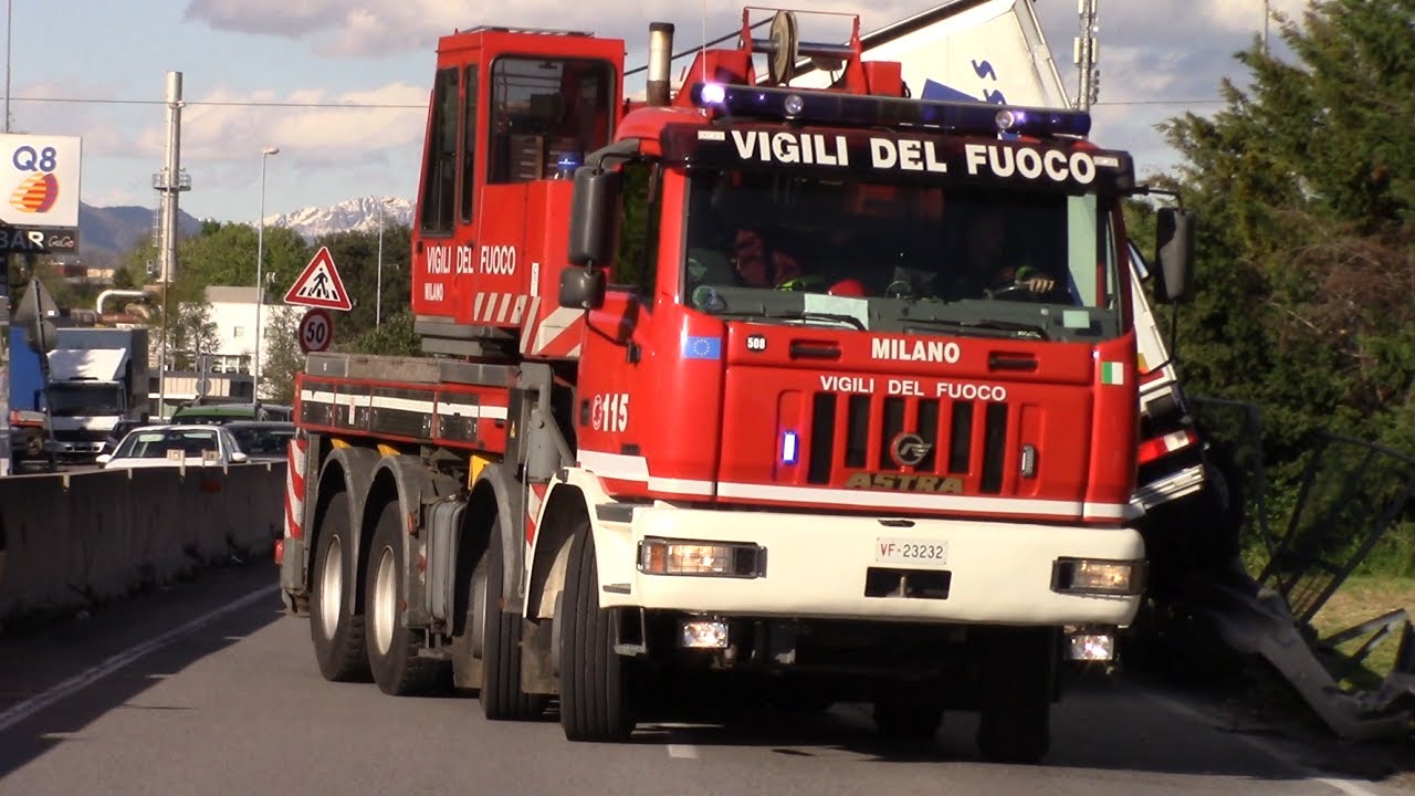 CAMION IN BILICO SU GUARD RAIL ARRIVO AUTOGRU' VVF MILANO + RECUPERO (Novedrate)