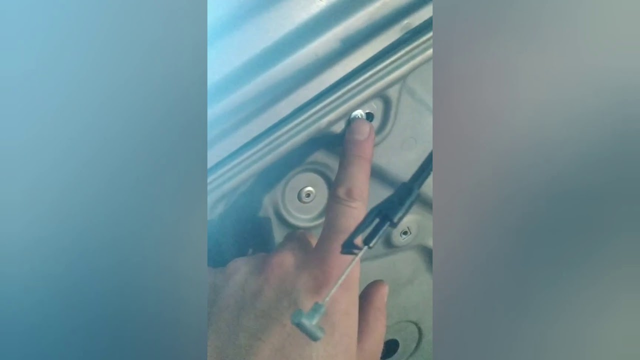 Шкода Октавия А5  снятие стеклоподъёмника ,снятие обшивки двери .