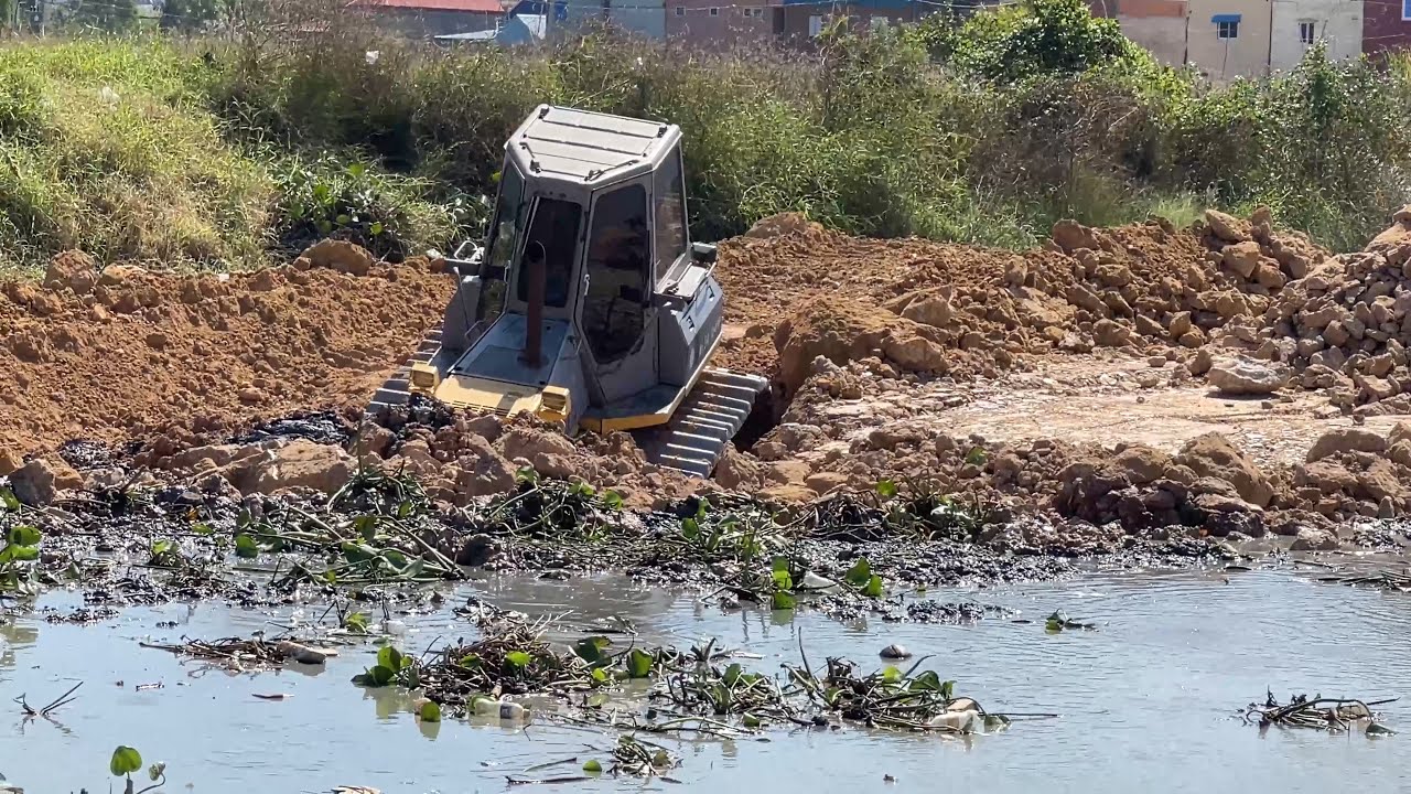Incredible Machines Power road building Komatsu D41P bulldozer clearing and pushing dirt