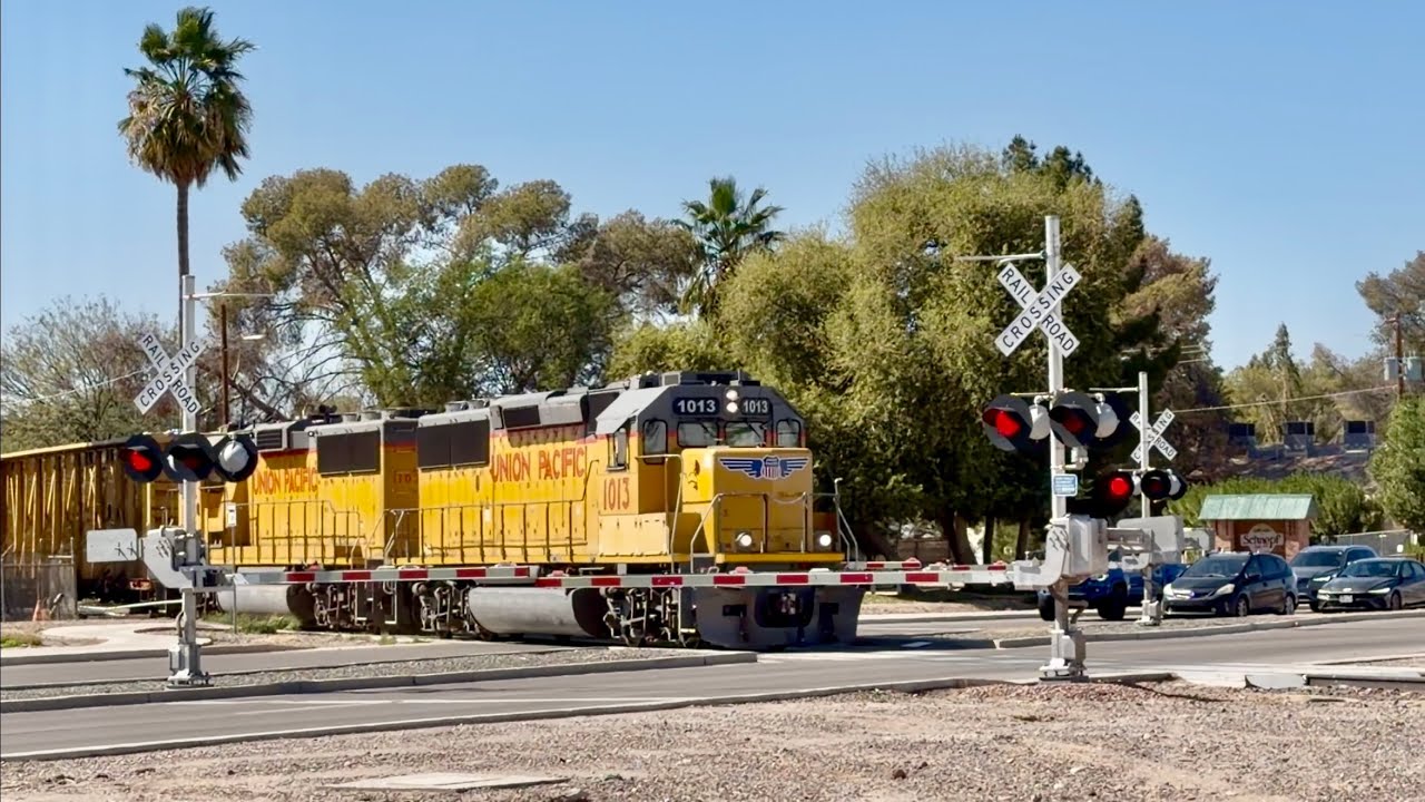 UP 1013 a GP60 switches Alliance lumber in Queen Creek AZ 3-26