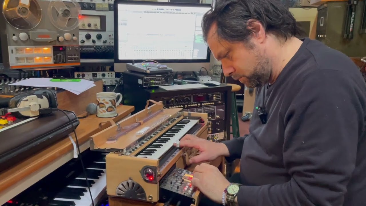 Клип Ondomo Ondes Martenot с ленточным эхом