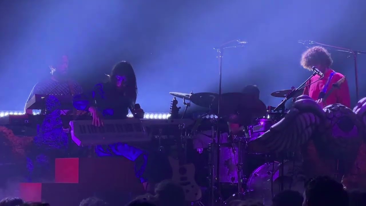 Magdalena Bay - Nice Day + This is the World @Paradiso 15-02-26