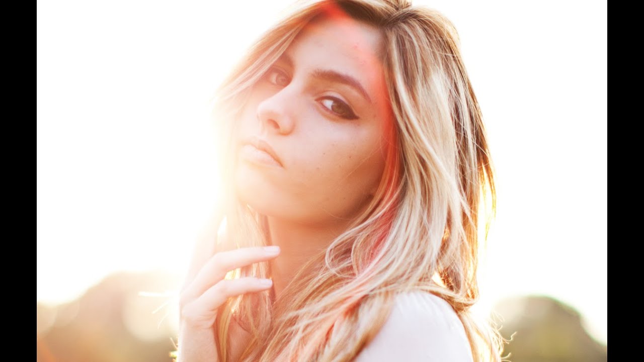 Outdoor GOLDEN HOUR Portrait Photography Tips - Using Natural Light