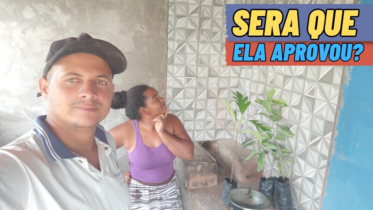 Fazendo o revestimento da nossa mini cozinha no sitio, t&aacute; ficando profissional