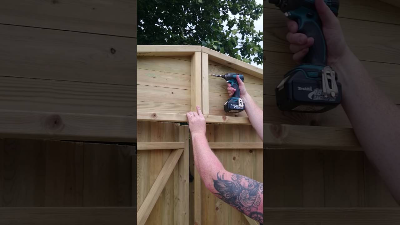 Erecting a summerhouse