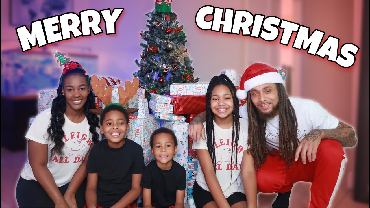 CHRISTMAS MORNING OPENING PRESENTS 2020