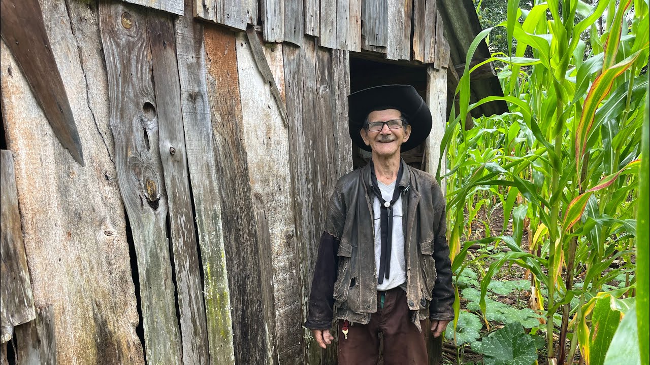 90 ANOS E VIVENDO SOZINHO NA ROÇA - VIDA NA ROÇA COM SEU MARIO