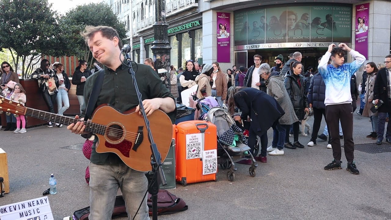 Kevin Neary leaves a huge crowd amazed  with the Best cover of 