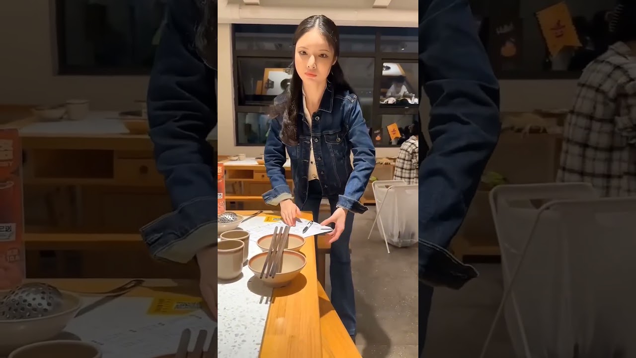 China&rsquo;s Futuristic Robot Waiters Amaze #shorts
