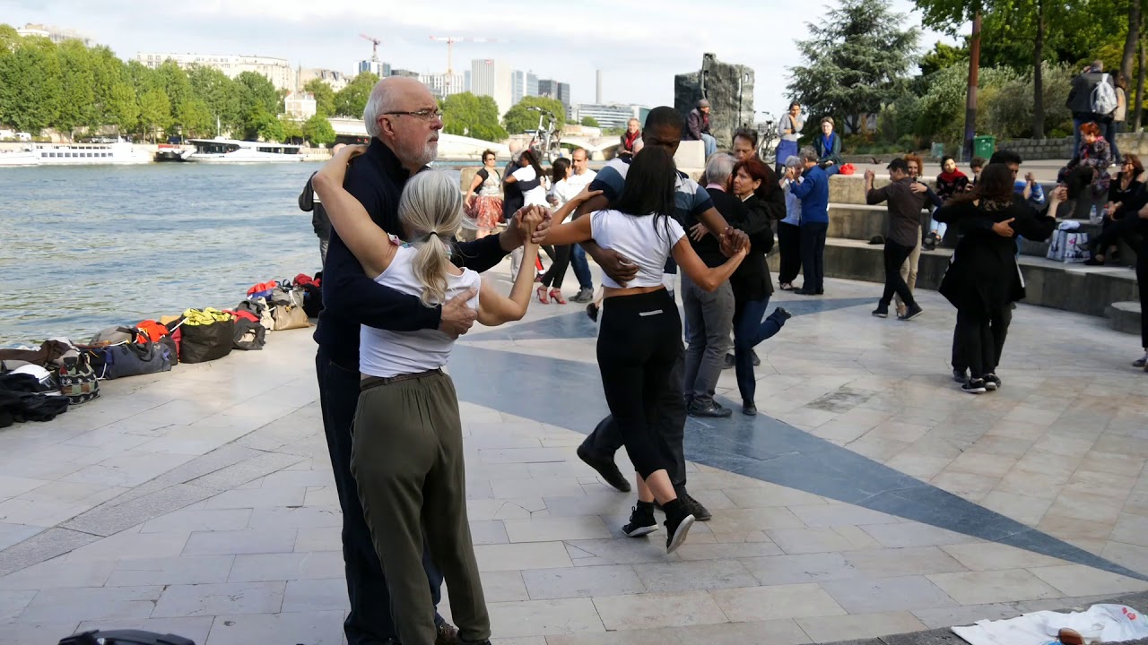 Tango in Parijs aan de Seine / Tango sur la Seine à Paris